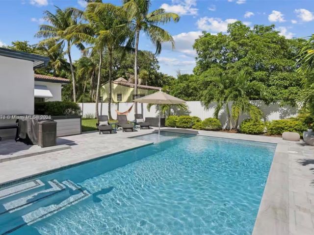 Дом в аренду по адресу 660 NE 121st St 660 - фото 5894144