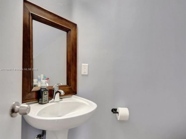 Продажа дома по адресу 12113 SW 249th St - фото 5955903