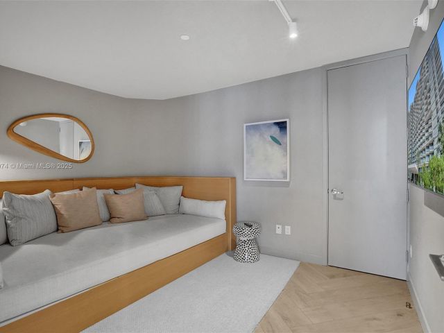 Продажа квартиры #1215 - фото 5915001