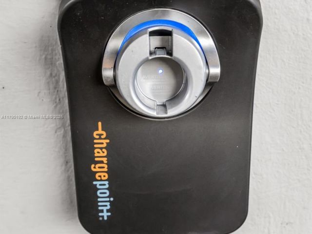 Продажа дома по адресу 1100 NW 7th Ave - фото 5892458