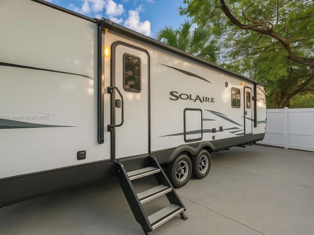 Продажа дома по адресу 1100 NW 7th Ave - фото 5892461