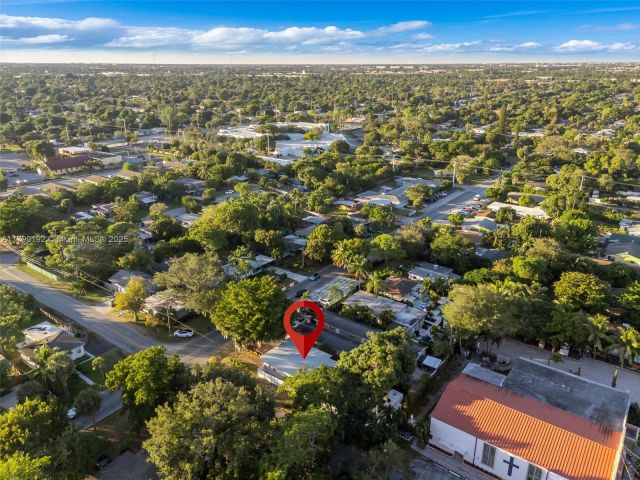 Продажа дома по адресу 1100 NW 7th Ave - фото 5892463