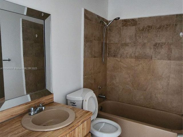 Продажа дома по адресу 9711 SW 57th St - фото 5949897