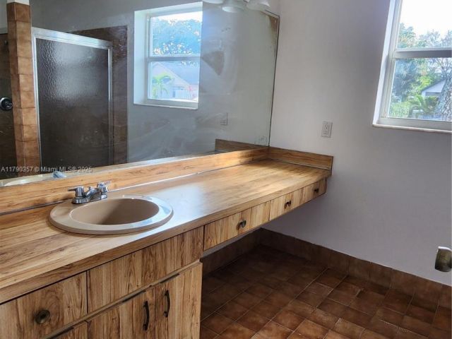 Продажа дома по адресу 9711 SW 57th St - фото 5949901