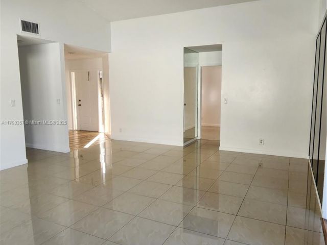 Продажа дома по адресу 9711 SW 57th St - фото 5949903