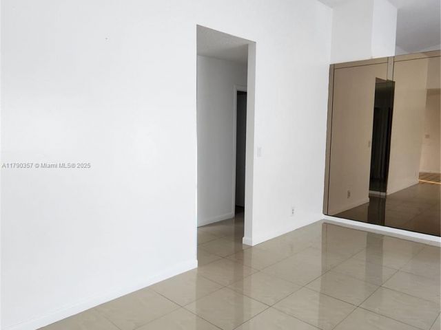 Продажа дома по адресу 9711 SW 57th St - фото 5949904