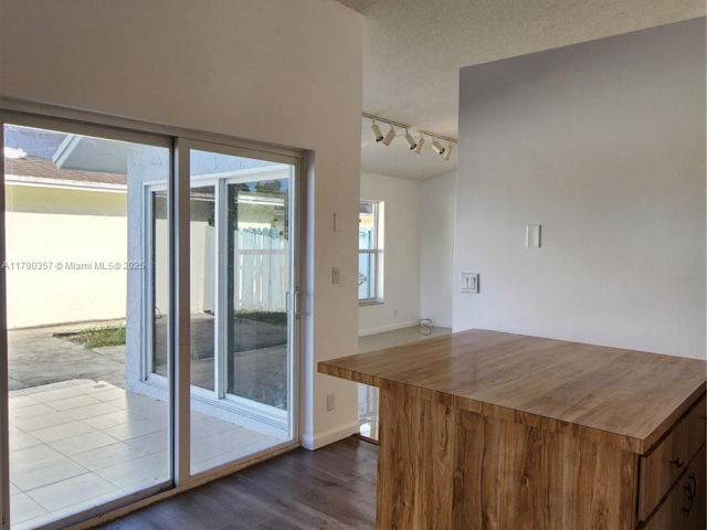 Продажа дома по адресу 9711 SW 57th St - фото 5949905