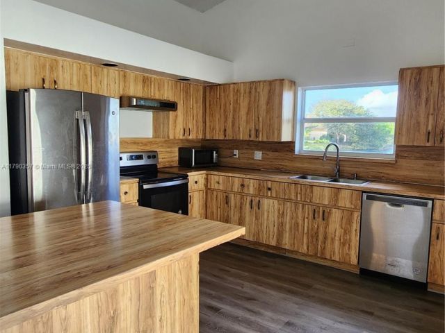 Продажа дома по адресу 9711 SW 57th St - фото 5949906