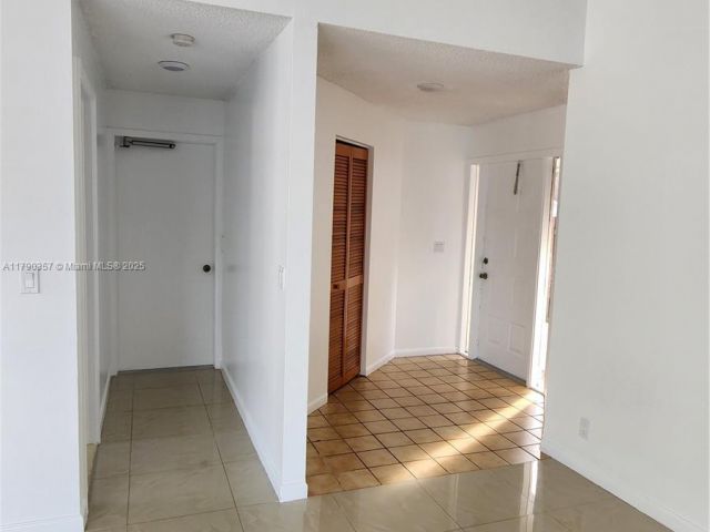 Продажа дома по адресу 9711 SW 57th St - фото 5949907