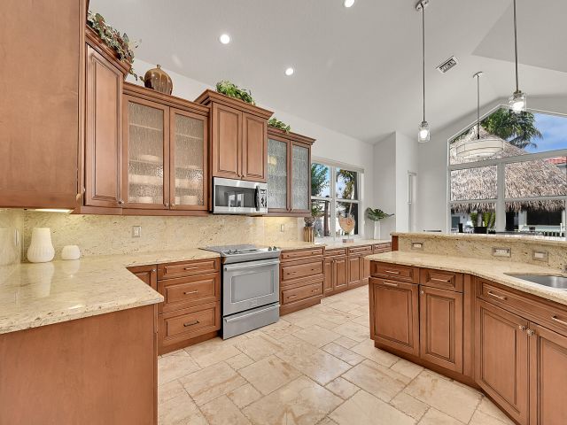 Дом в аренду по адресу 785 NE 71st Street - фото 5977745