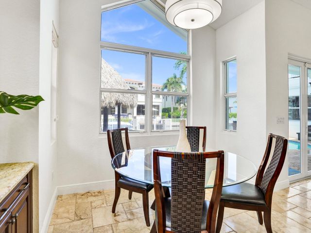 Дом в аренду по адресу 785 NE 71st Street - фото 5977747