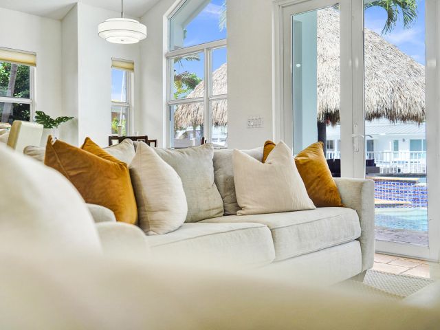 Дом в аренду по адресу 785 NE 71st Street - фото 5977749