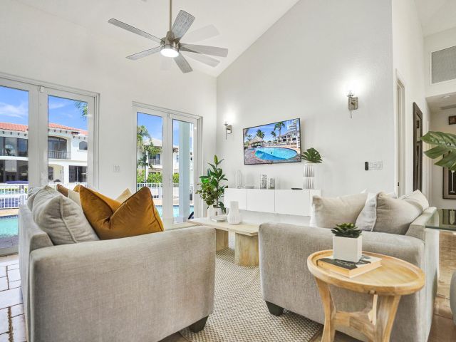 Дом в аренду по адресу 785 NE 71st Street - фото 5977752