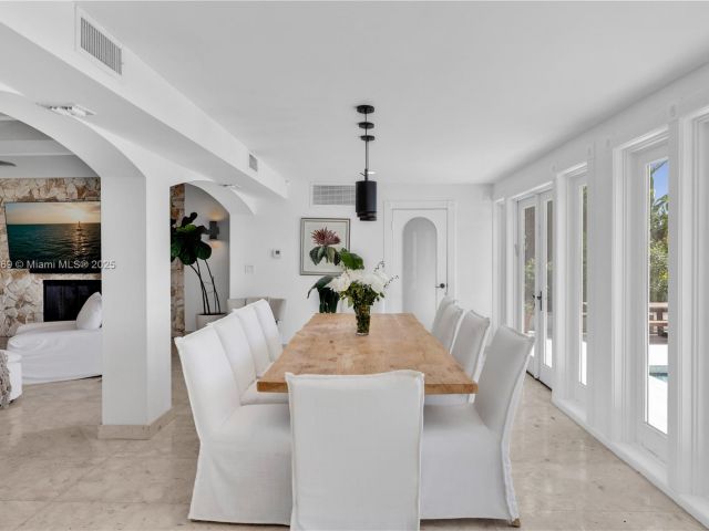 Дом в аренду по адресу 2 S Hibiscus Dr - фото 5872425