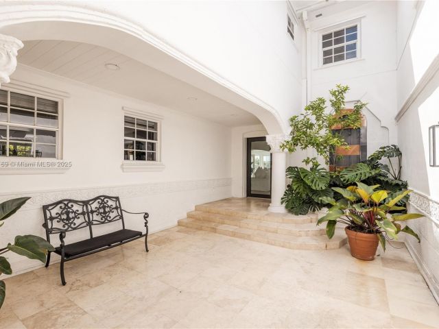 Дом в аренду по адресу 2 S Hibiscus Dr - фото 5872430