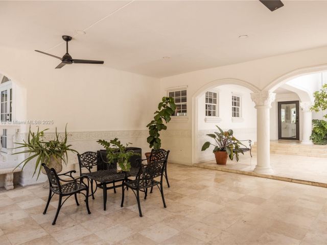 Дом в аренду по адресу 2 S Hibiscus Dr - фото 5872431