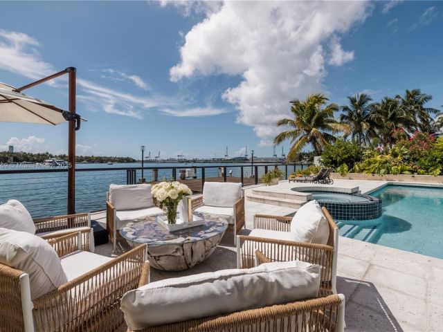 Дом в аренду по адресу 2 S Hibiscus Dr - фото 5872432