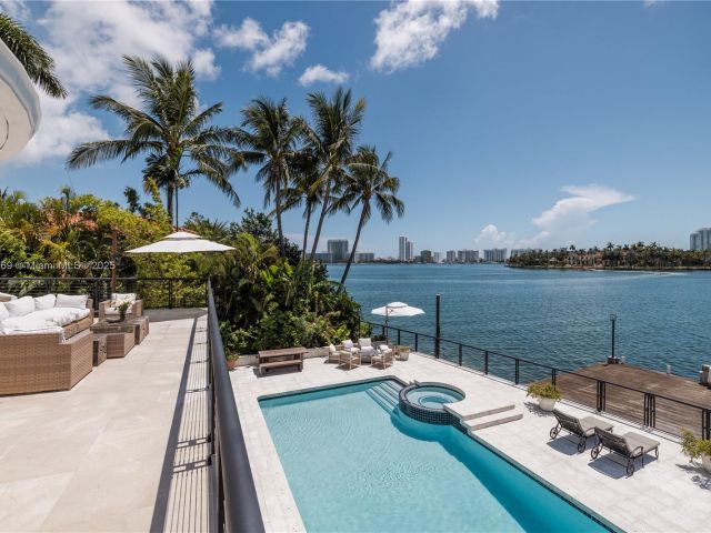 Дом в аренду по адресу 2 S Hibiscus Dr - фото 5872433