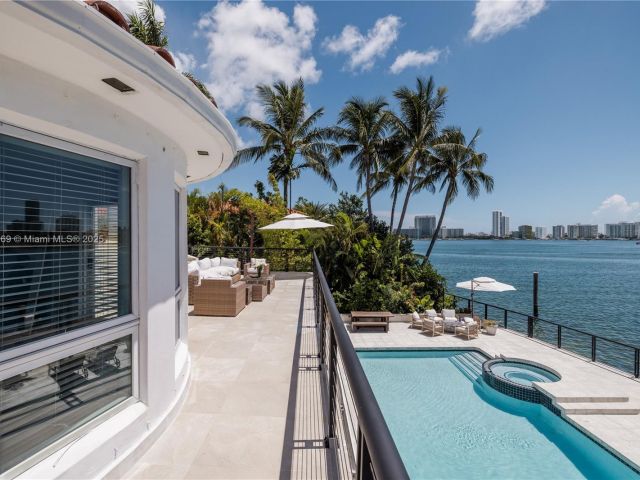 Дом в аренду по адресу 2 S Hibiscus Dr - фото 5872434