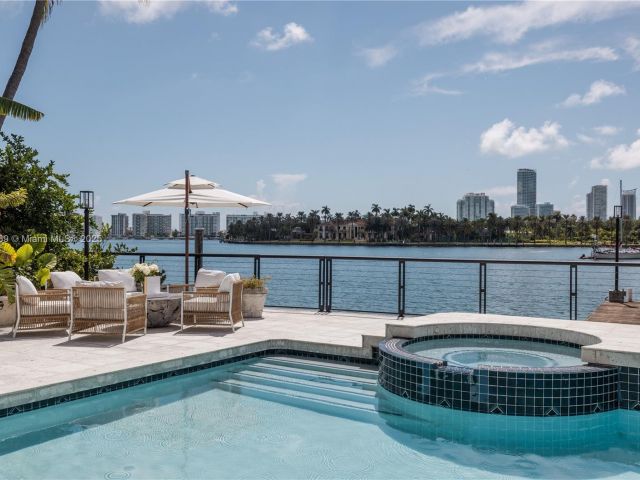 Дом в аренду по адресу 2 S Hibiscus Dr - фото 5872435