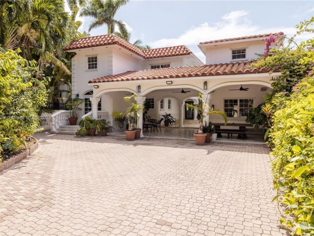 Дом в аренду по адресу 2 S Hibiscus Dr - фото 5872436