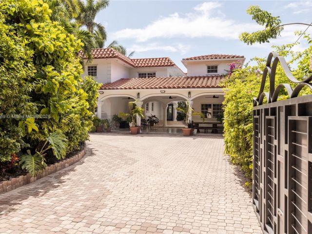 Дом в аренду по адресу 2 S Hibiscus Dr - фото 5872437