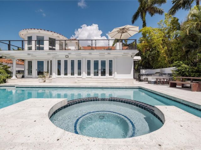 Дом в аренду по адресу 2 S Hibiscus Dr - фото 5872438