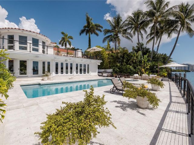 Дом в аренду по адресу 2 S Hibiscus Dr - фото 5872439