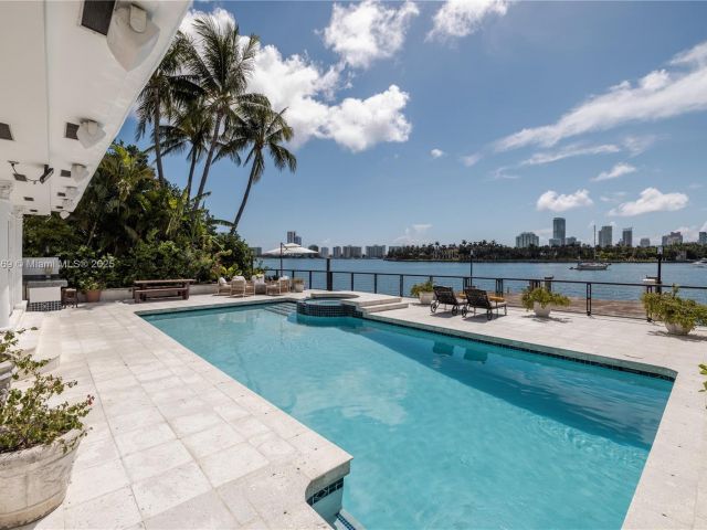 Дом в аренду по адресу 2 S Hibiscus Dr - фото 5872441