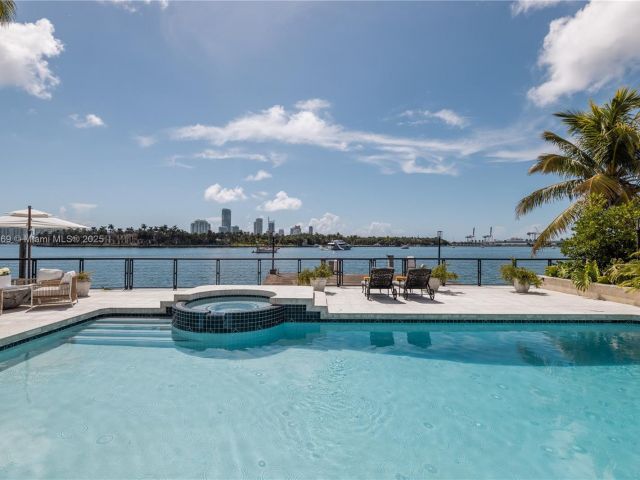 Дом в аренду по адресу 2 S Hibiscus Dr - фото 5872443