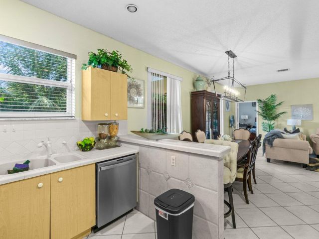 Продажа дома по адресу 1405 Fairway Circle - фото 6230984