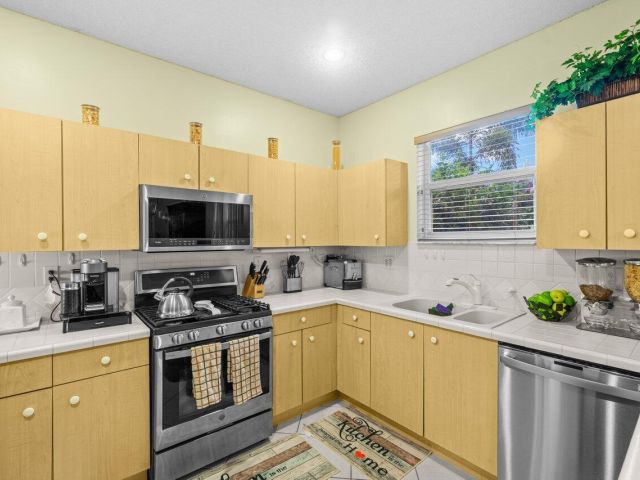 Продажа дома по адресу 1405 Fairway Circle - фото 6230985