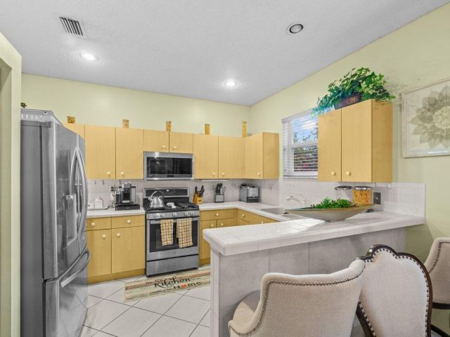 Продажа дома по адресу 1405 Fairway Circle - фото 6230986