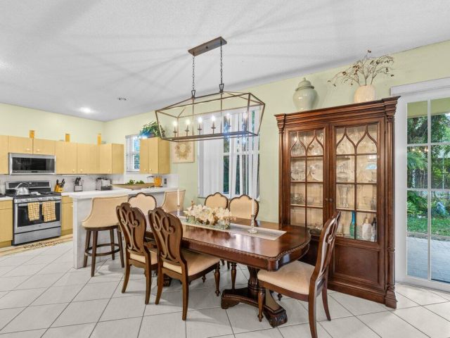 Продажа дома по адресу 1405 Fairway Circle - фото 6230987