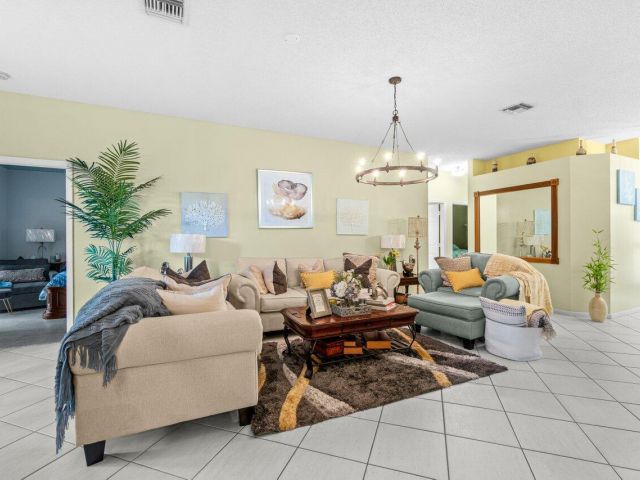 Продажа дома по адресу 1405 Fairway Circle - фото 6230989