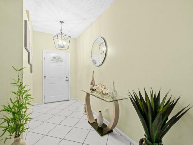 Продажа дома по адресу 1405 Fairway Circle - фото 6230991