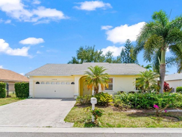 Продажа дома по адресу 1405 Fairway Circle - фото 6230994