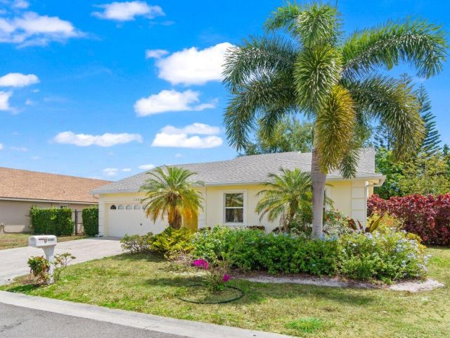 Продажа дома по адресу 1405 Fairway Circle - фото 6230995