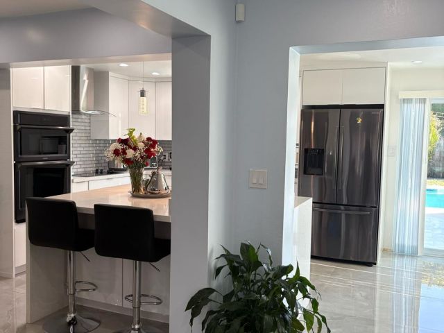 Продажа дома по адресу 1210 NE 42nd Ct - фото 6000422