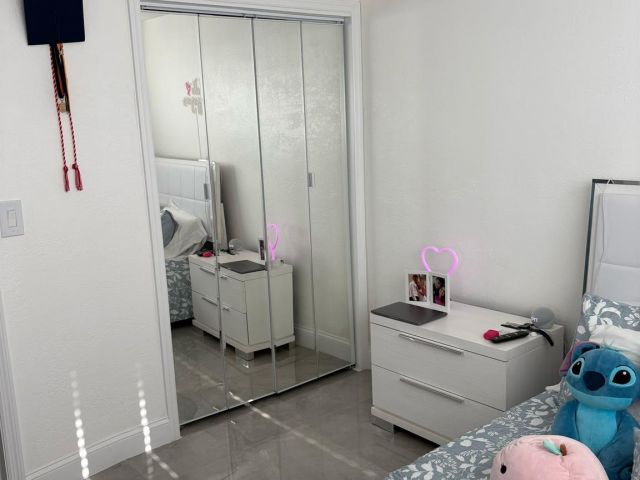 Продажа дома по адресу 1210 NE 42nd Ct - фото 6000423