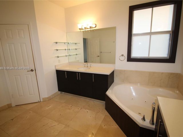 Продажа дома по адресу 10564 NW 70th Ln - фото 5859778