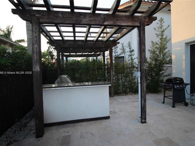 Продажа дома по адресу 10564 NW 70th Ln - фото 5859783