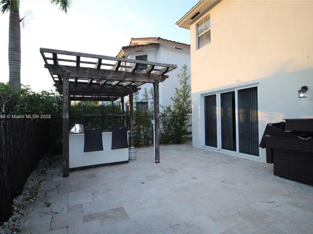 Продажа дома по адресу 10564 NW 70th Ln - фото 5859784