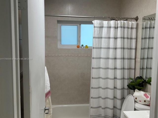 Продажа дома по адресу 1446 NW 61st St - фото 6097829