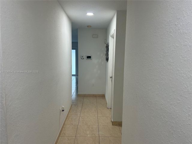 Продажа дома по адресу 1446 NW 61st St - фото 6097831