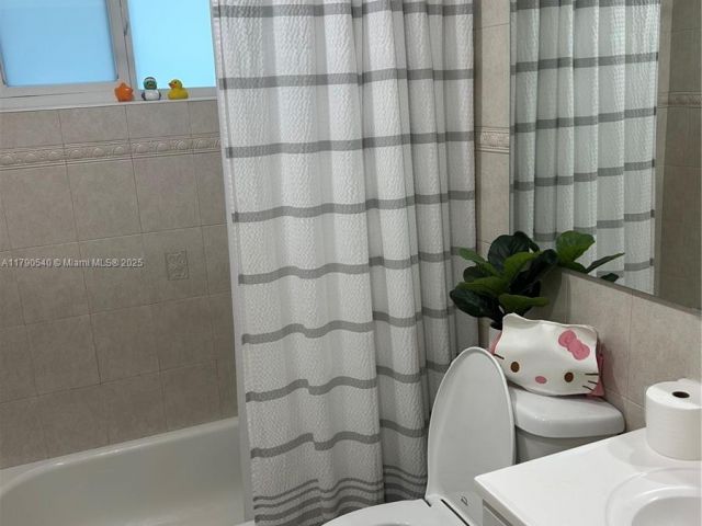Продажа дома по адресу 1446 NW 61st St - фото 6097833
