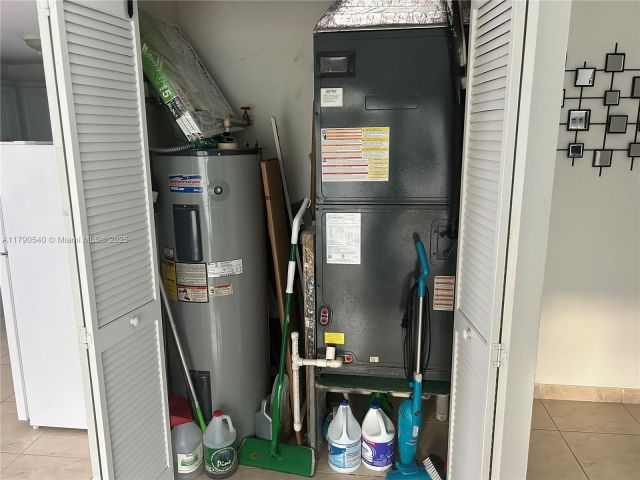 Продажа дома по адресу 1446 NW 61st St - фото 6097834