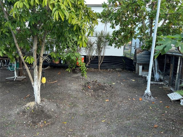 Продажа дома по адресу 1446 NW 61st St - фото 6097835