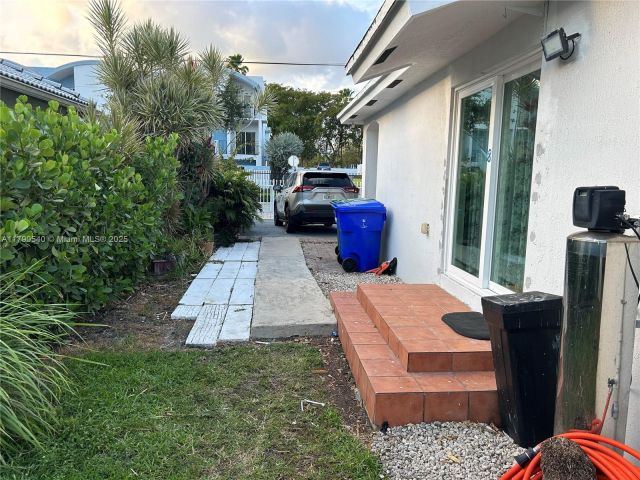 Продажа дома по адресу 1446 NW 61st St - фото 6097837