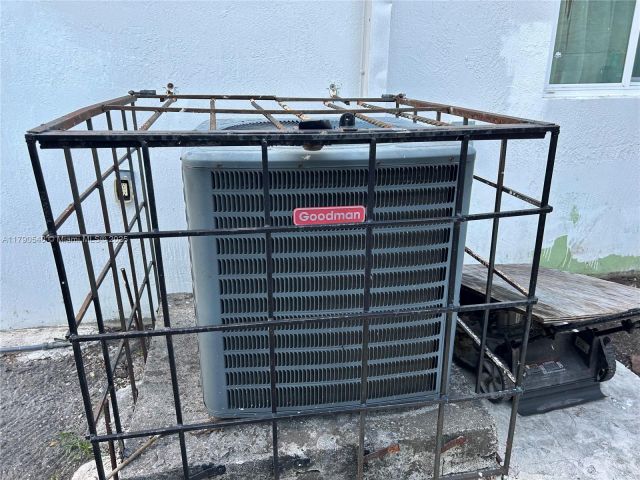 Продажа дома по адресу 1446 NW 61st St - фото 6097839